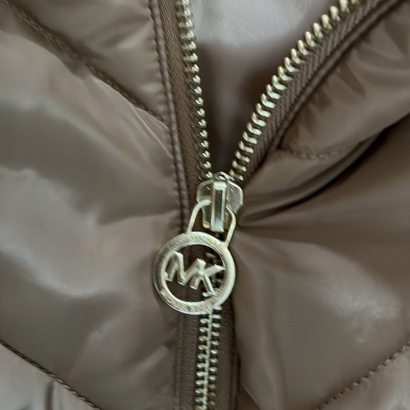 NWOT full zip vest with gold zipper - Picture 3 of 4